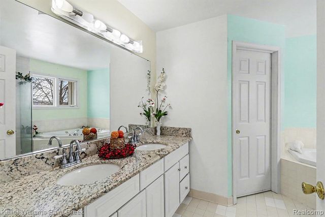 19573 Potomac Drive, Macomb, MI 48044