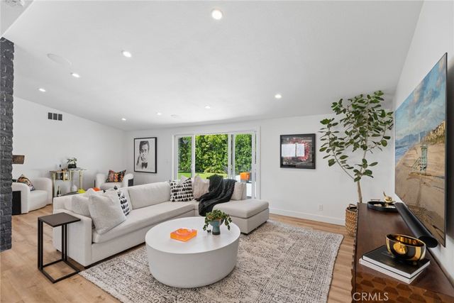 304 Hanover, Costa Mesa, CA 92626