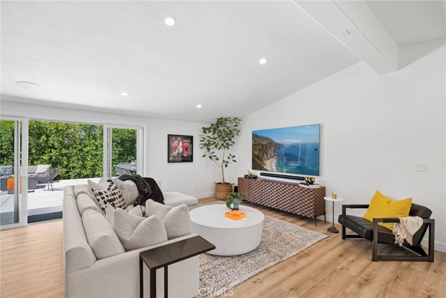 304 Hanover, Costa Mesa, CA 92626