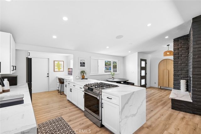 304 Hanover, Costa Mesa, CA 92626