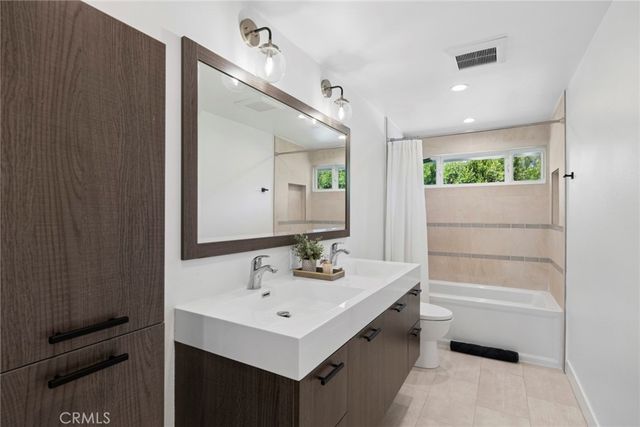 304 Hanover, Costa Mesa, CA 92626