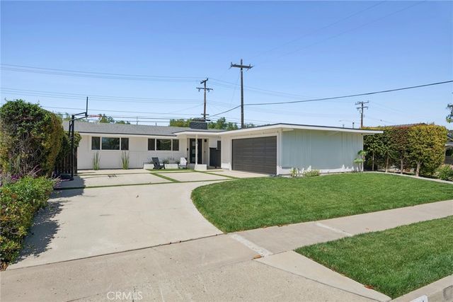 304 Hanover, Costa Mesa, CA 92626