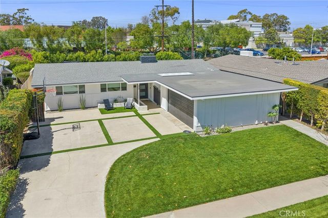 304 Hanover, Costa Mesa, CA 92626