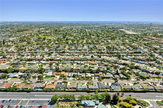 304 Hanover, Costa Mesa, CA 92626
