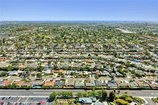 304 Hanover, Costa Mesa, CA 92626