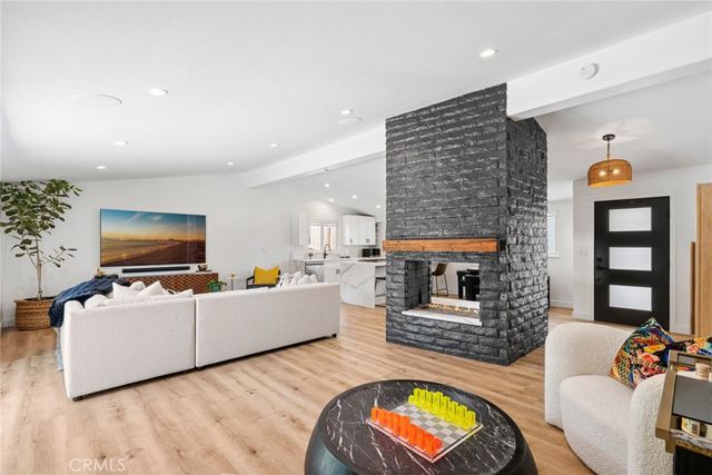 304 Hanover, Costa Mesa, CA 92626