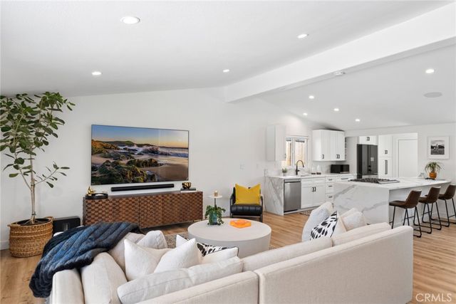 304 Hanover, Costa Mesa, CA 92626