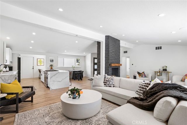 304 Hanover, Costa Mesa, CA 92626