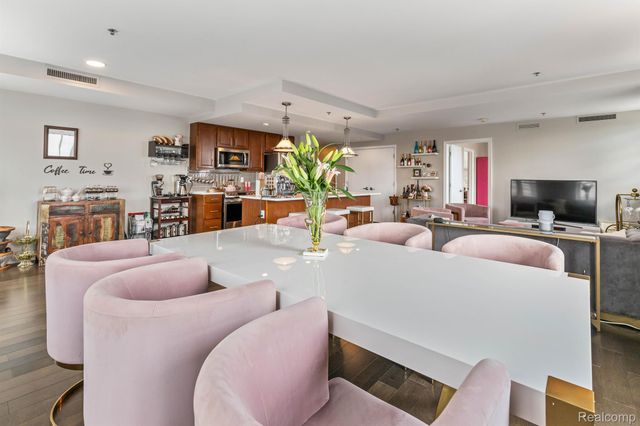 525 W Lafayette Boulevard 16B, Detroit, MI 48226