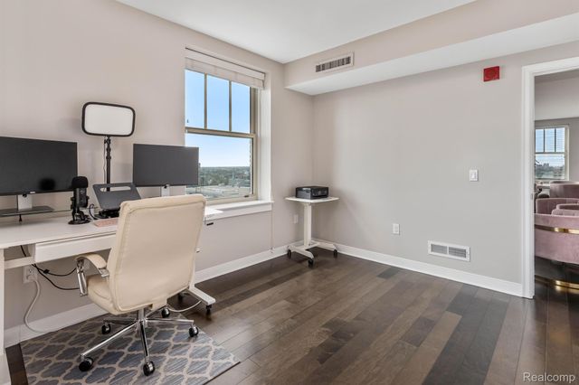 525 W Lafayette Boulevard 16B, Detroit, MI 48226