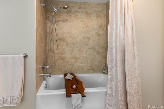 525 W Lafayette Boulevard 16B, Detroit, MI 48226