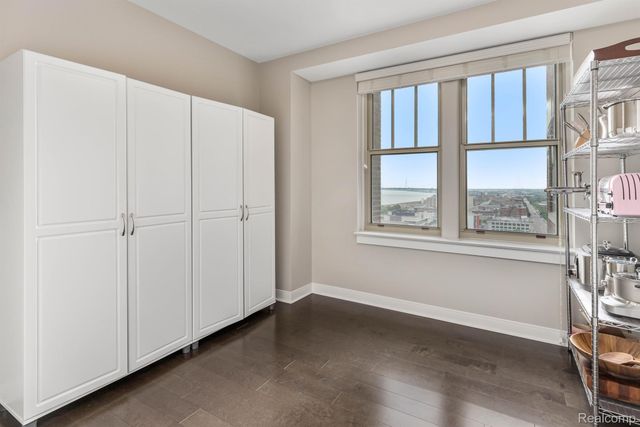 525 W Lafayette Boulevard 16B, Detroit, MI 48226