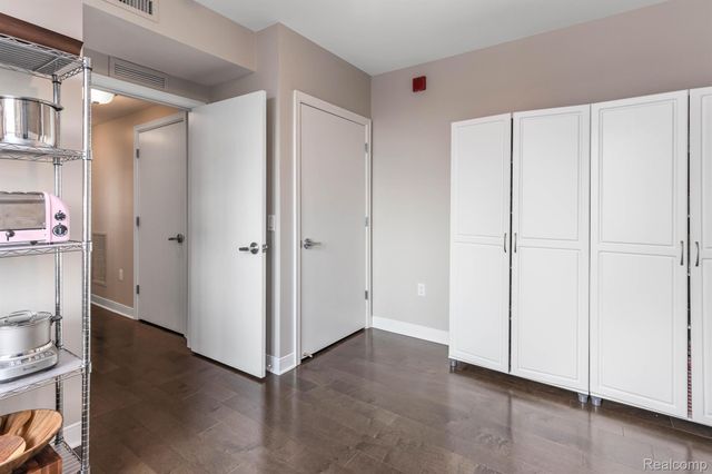 525 W Lafayette Boulevard 16B, Detroit, MI 48226