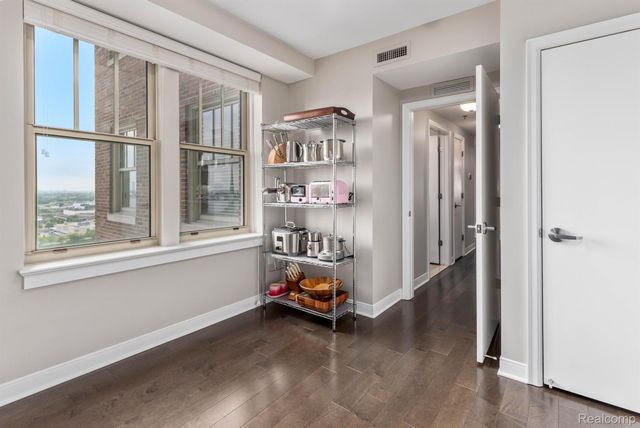 525 W Lafayette Boulevard 16B, Detroit, MI 48226