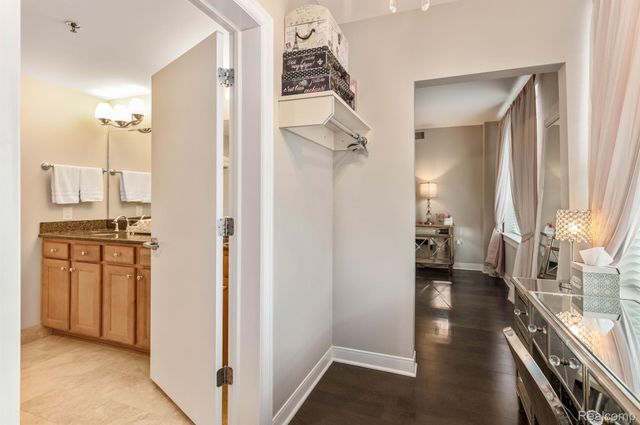 525 W Lafayette Boulevard 16B, Detroit, MI 48226