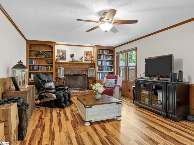 410 Thornhill Drive, Spartanburg, SC 29301