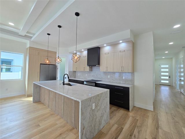 2506 W ARCH STREET, Tampa, FL 33607