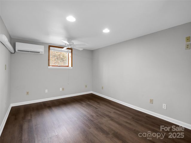 35 Fieldcrest Circle, Asheville, NC 28806