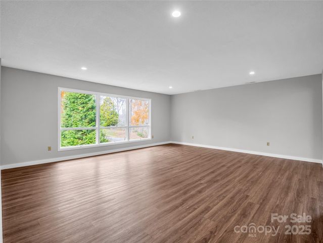 35 Fieldcrest Circle, Asheville, NC 28806