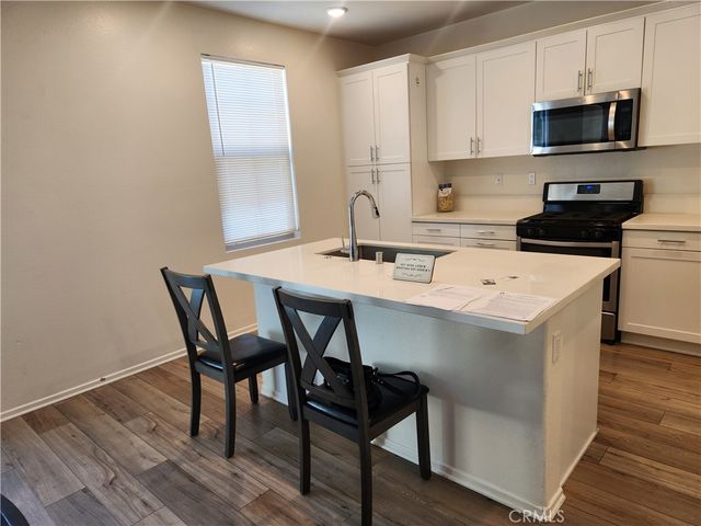 938 Jasmine W Jasmine Way, Rialto, CA 92376