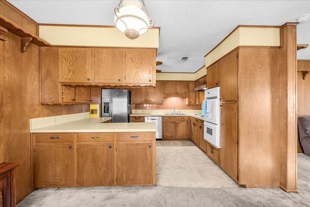 601 State Street, Weatherford, TX 76086