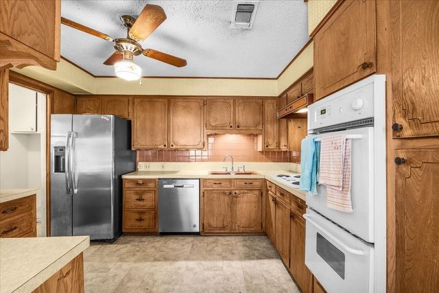 601 State Street, Weatherford, TX 76086