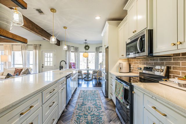 188 S Bear Creek Lane, Cresson, TX 76035