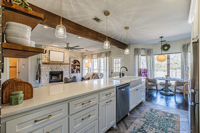 188 S Bear Creek Lane, Cresson, TX 76035