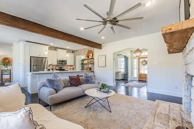 188 S Bear Creek Lane, Cresson, TX 76035