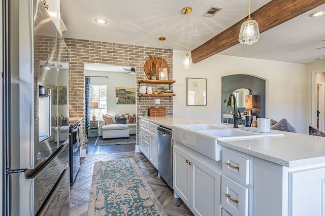 188 S Bear Creek Lane, Cresson, TX 76035