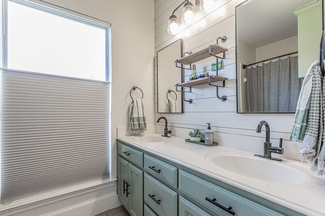 188 S Bear Creek Lane, Cresson, TX 76035