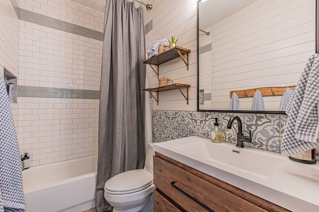 188 S Bear Creek Lane, Cresson, TX 76035