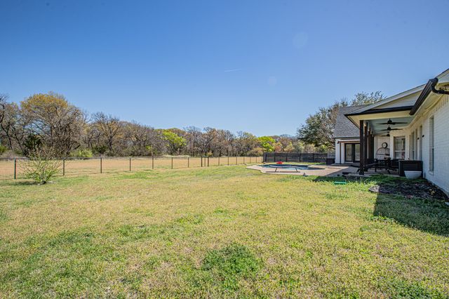 188 S Bear Creek Lane, Cresson, TX 76035
