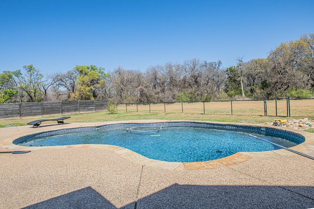 188 S Bear Creek Lane, Cresson, TX 76035