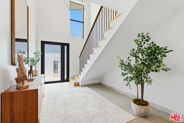 8184 Mannix Drive, Los Angeles, CA 90046