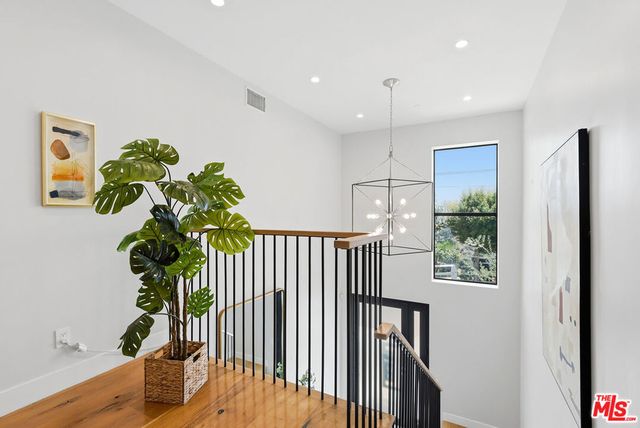 8184 Mannix Drive, Los Angeles, CA 90046