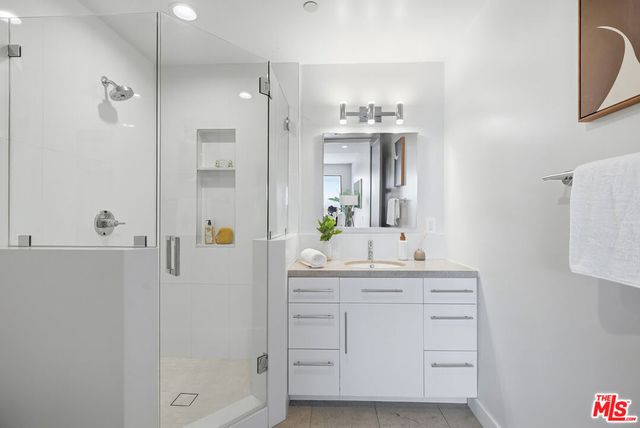 8184 Mannix Drive, Los Angeles, CA 90046