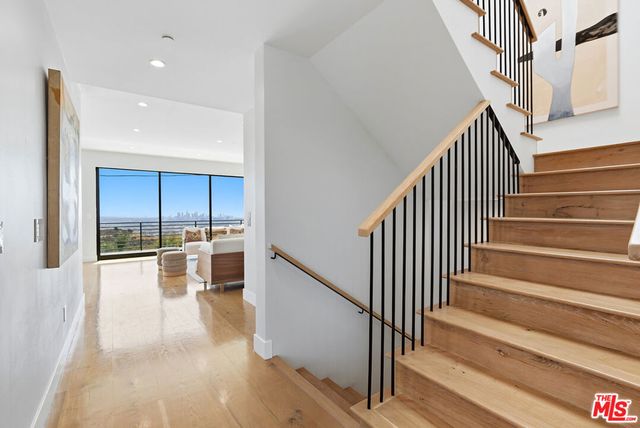 8184 Mannix Drive, Los Angeles, CA 90046