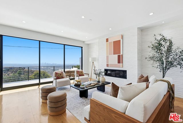8184 Mannix Drive, Los Angeles, CA 90046