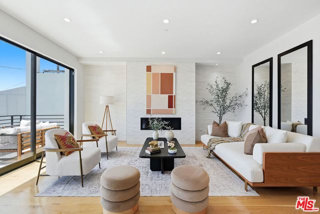 8184 Mannix Drive, Los Angeles, CA 90046