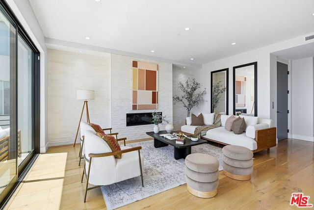 8184 Mannix Drive, Los Angeles, CA 90046