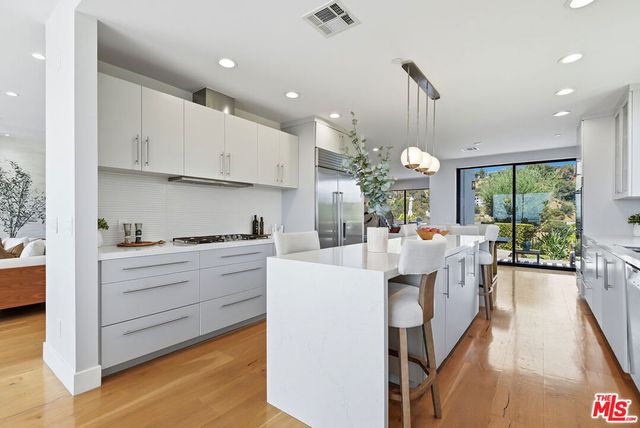 8184 Mannix Drive, Los Angeles, CA 90046