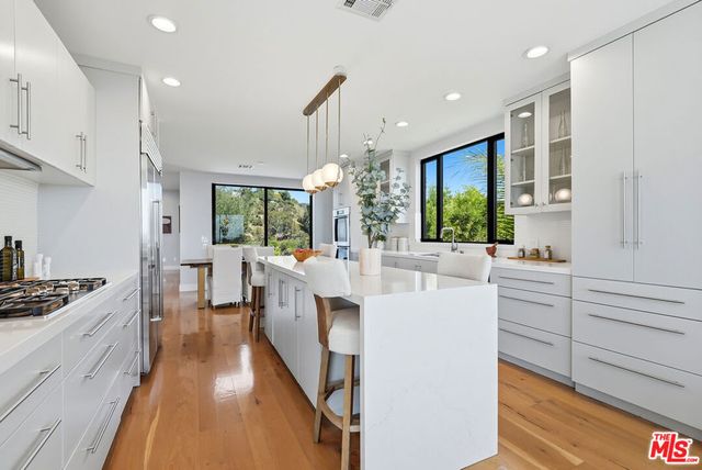 8184 Mannix Drive, Los Angeles, CA 90046