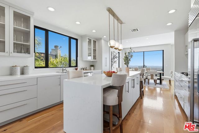 8184 Mannix Drive, Los Angeles, CA 90046