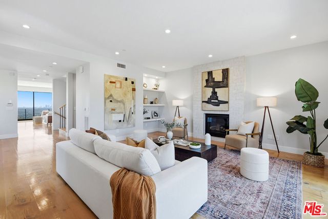 8184 Mannix Drive, Los Angeles, CA 90046