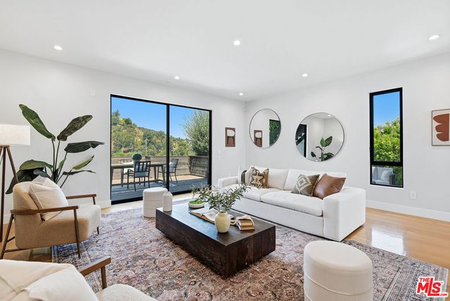 8184 Mannix Drive, Los Angeles, CA 90046