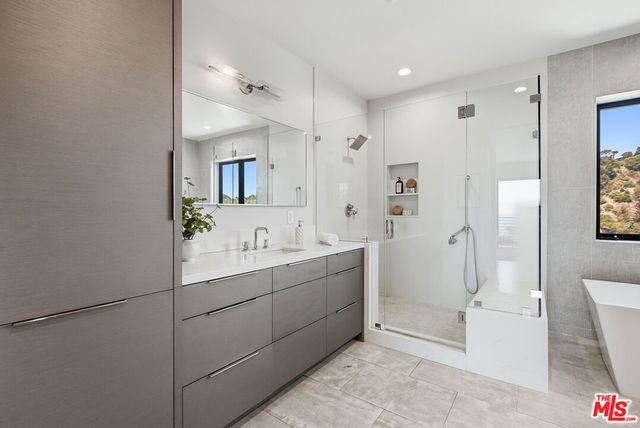 8184 Mannix Drive, Los Angeles, CA 90046