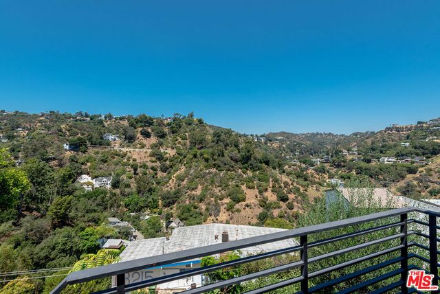8184 Mannix Drive, Los Angeles, CA 90046