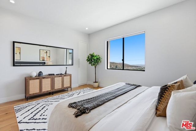 8184 Mannix Drive, Los Angeles, CA 90046