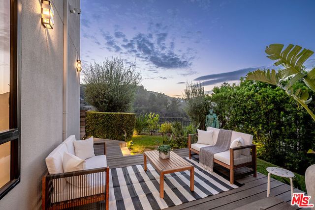 8184 Mannix Drive, Los Angeles, CA 90046